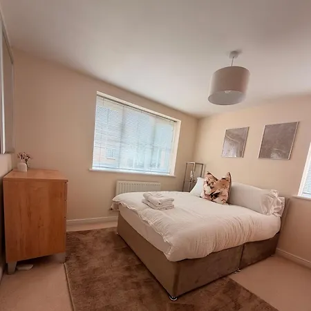 Apartment 2 Bedroom *